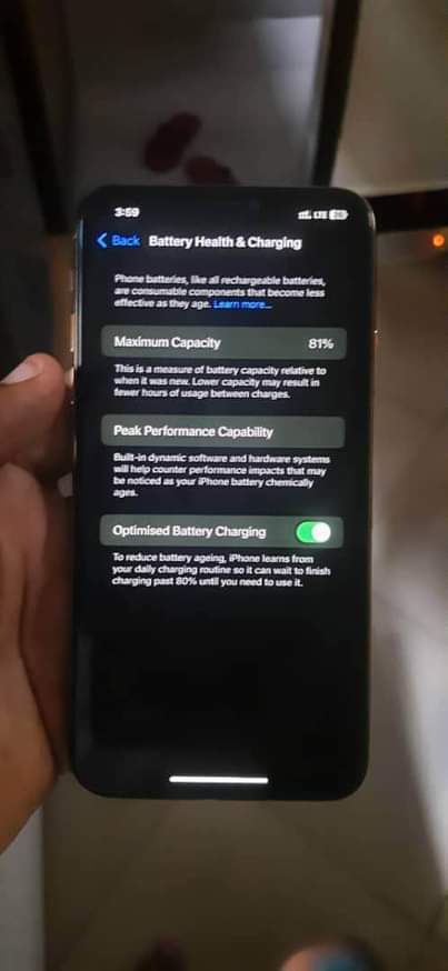 A picture of Iphone 11 promax GB 256