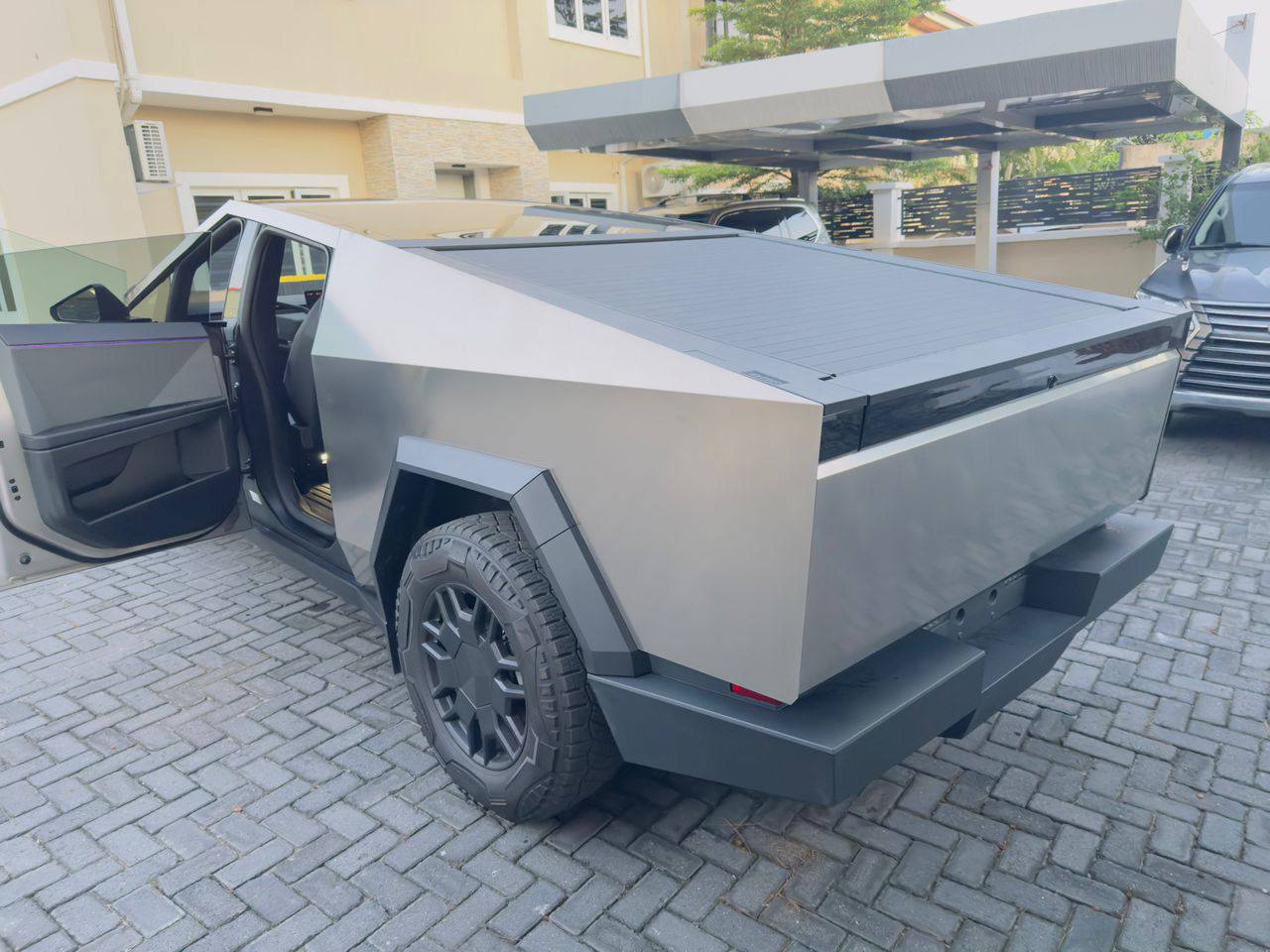 A picture of Tesla cyber truck 2024