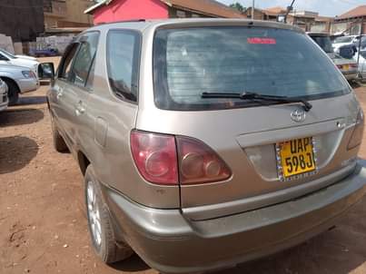 A picture of TOYOTA HARRIER AT