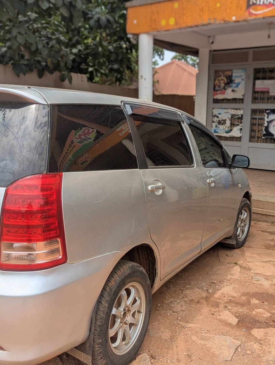 A picture of Toyota wish 2008