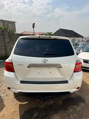 A picture of Brand Toyota Model Highlander Year 2008 Price 6 9M First