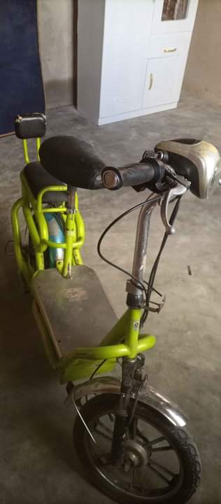 A picture of Bike ya kuchaji hiyo inaenda umbali kilometa 75 betrii bd
