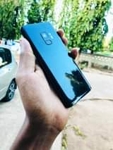 A picture of Samsung S9 plain