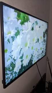 A picture of Blackstone smart TV inch 45 full box bei ni 650