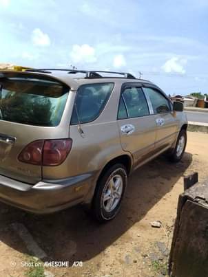 A picture of 2001 LEXUS RX 300 GOOD MACHINE