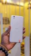 A picture of AQUOS SHV40 STORAGE 32GB RAM 3 4G NETWORK
