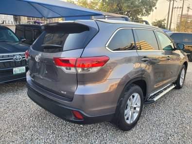 A picture of 2016 Toyota Highlander XLE 4months used unregistered with duty price