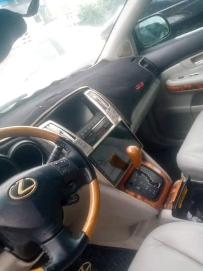 A picture of Lexus RX330