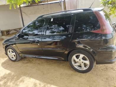 A picture of Awoof Tokunbo peugeout 206 clean in and out everything is