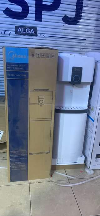 A picture of Midea water dispenser