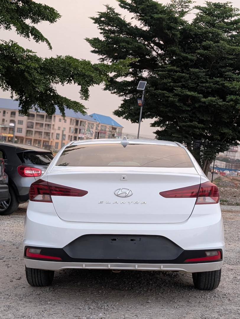 A picture of Distress Hyundai Elantra 2019