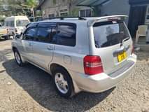 A picture of 2003 toyota kluger
