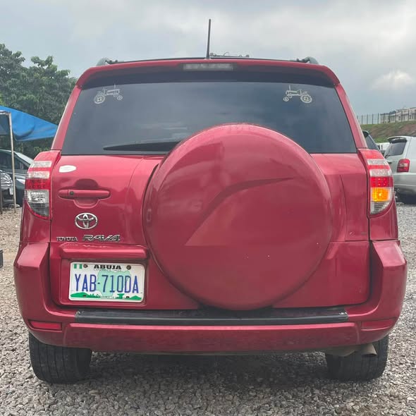 A picture of Toyota rav4 2010