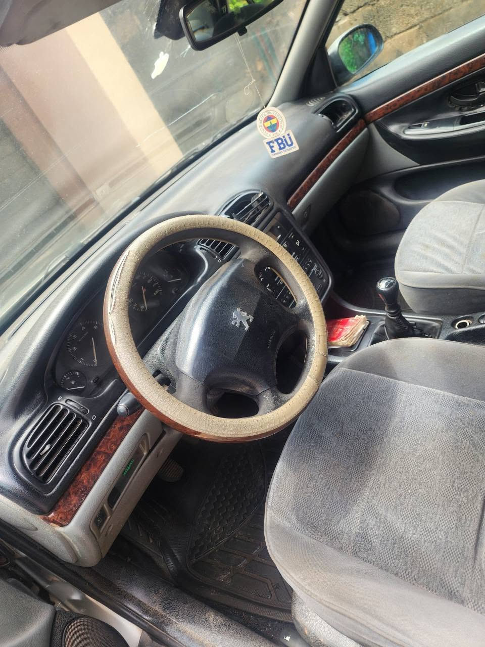 A picture of Peugeot 406