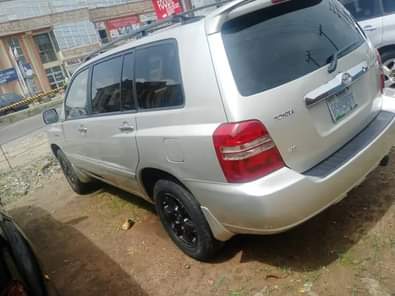 A picture of BELGIUM GRADE 2004 TOYOTA HIGHLANDER EVERYTHING PERFECT Price 4 8