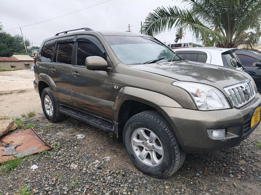 A picture of TOYOTA PRADO 120