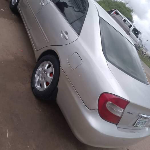 A picture of 2004 toyota Camry 04