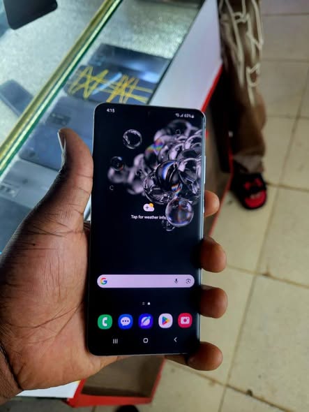 A picture of Samsung galaxy s20 ultra 5G 128gb 12gbram clear cameras slight