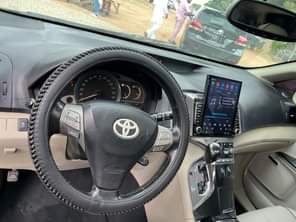 A picture of Distress clean sharp 2011 Venza fullest option keyless and pano