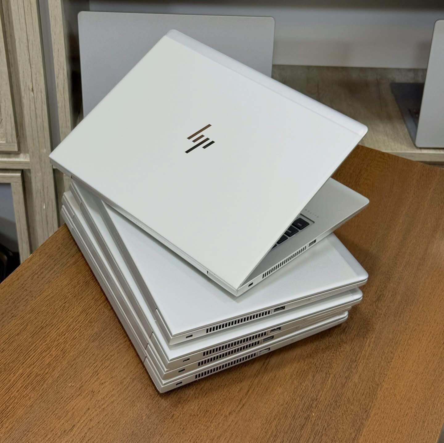 A picture of HP ELITEBOOK 830 G5 CLEAN CONDITION Price 650 000 Specifications