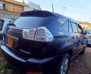 A picture of TOYOTA HARRIER UBB MODEL 2008 PRICE 27 5M CALL 0752238186
