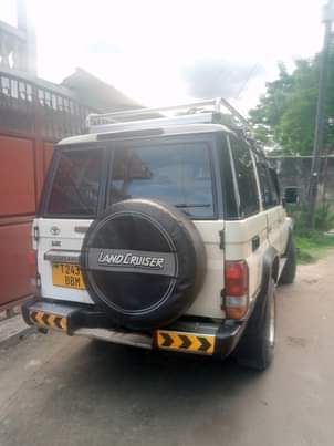 A picture of TOYOTA LAND CRUISER LX YEAR 2001 COLOUR WHITE ENGINE 1HZ