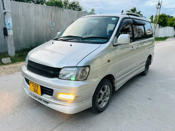 A picture of TOYOTA NOAH ROAD TOUR