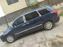 A picture of 09 Toyota Sienna