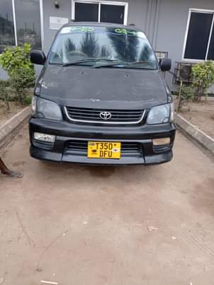 A picture of TOYOTA NOAH 0620356906