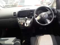 A picture of A comfortable elegant vehicle for your large family