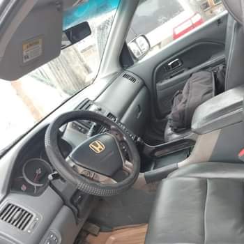 A picture of Honda pilot 2008 model 2022 on custom paper extremely clean