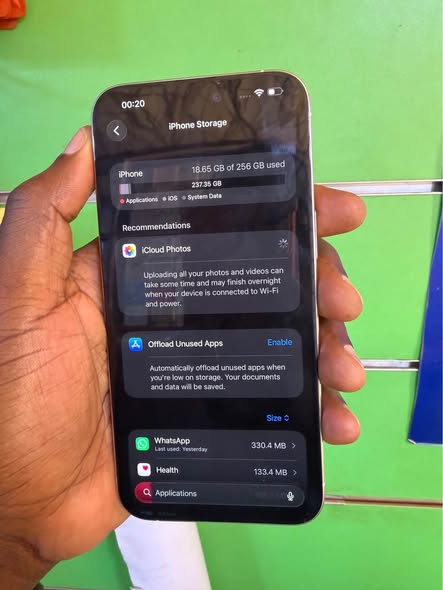 A picture of 15 Promax 256gb Dm everything okay