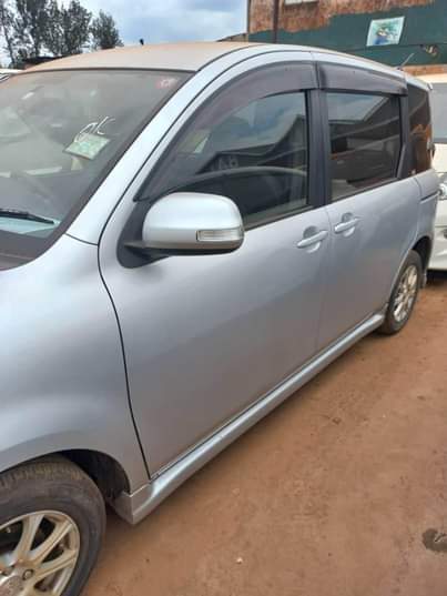 A picture of TOYOTA SIENTA 2010 MODEL