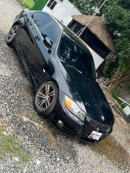 A picture of BMW 328i