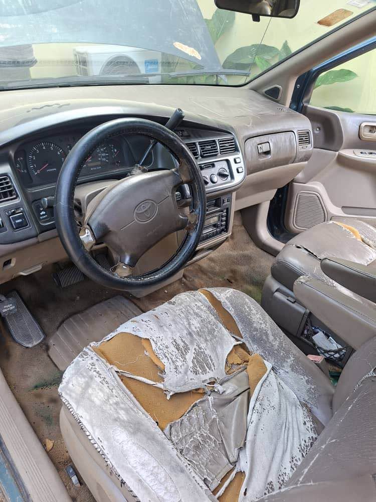 A picture of Toyota sienna 2 1m