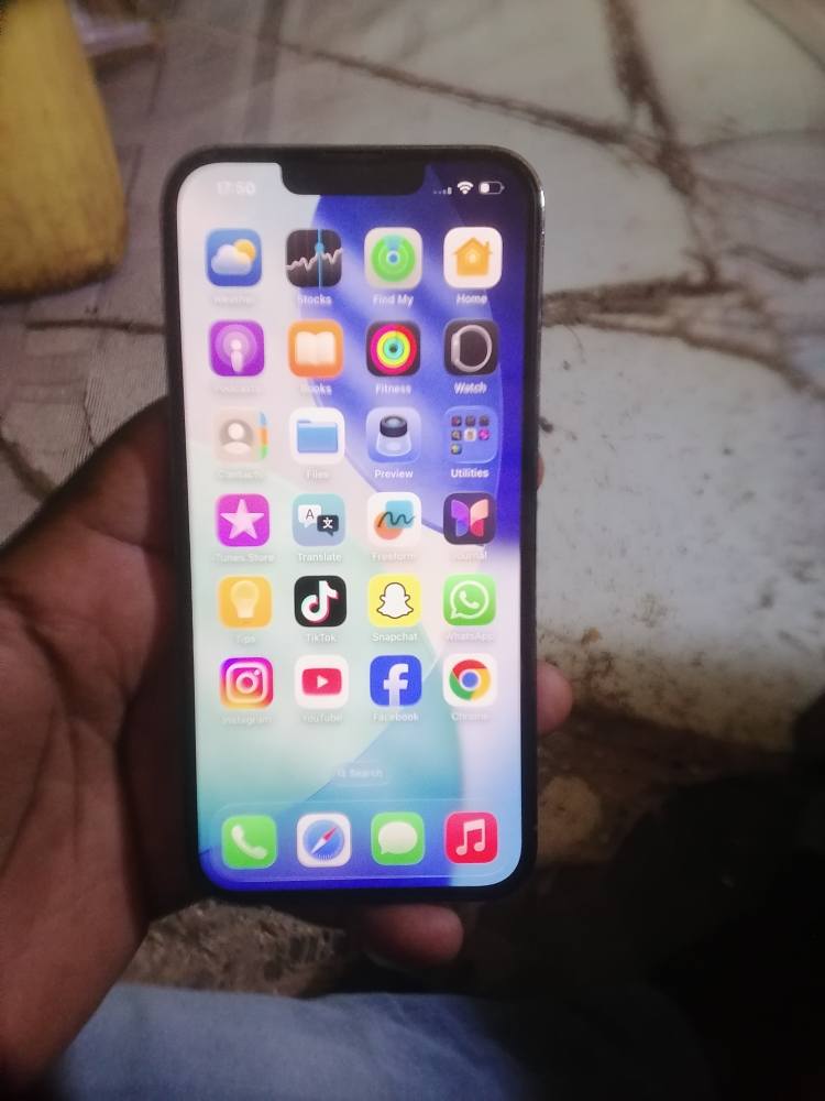 A picture of IPhone 13 pro 256GB wifi only