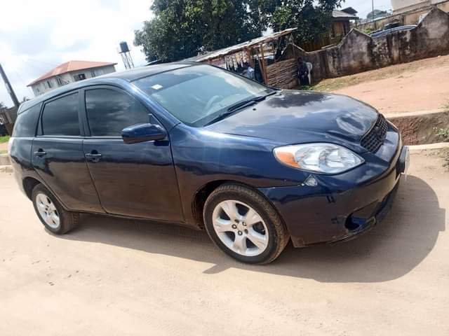 A picture of 2006 Toyota matrix
