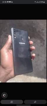 A picture of Samsung a20s