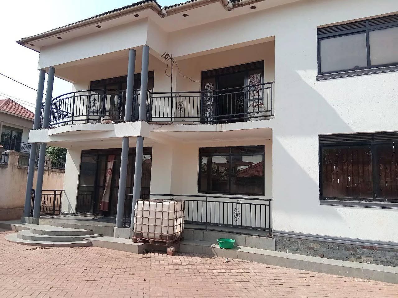 houses kira