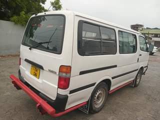A picture of Toyota hiacce punk Engine 1rz 1990 petrol Gearbox automatic Full