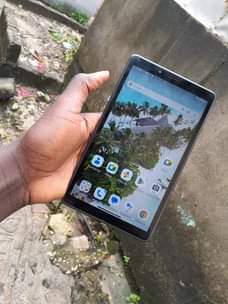 A picture of Lenovo ipad gb 32 na line inatumia