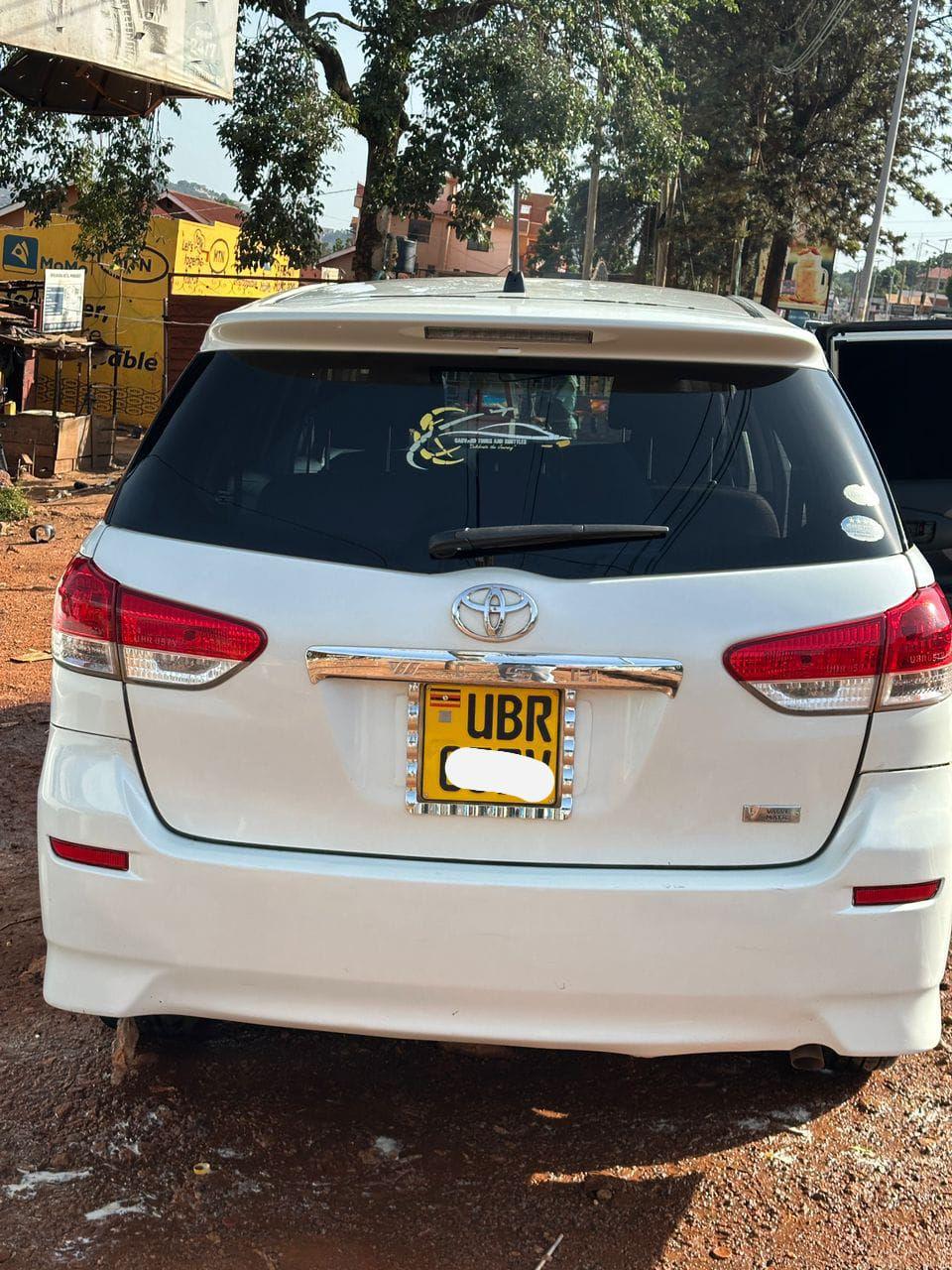 A picture of TOYOTA WISH 2012