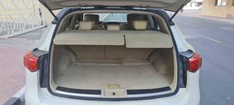 A picture of INFINITI FX35 2010 FULL OPTION LADY DRIVEN GCC SPEC