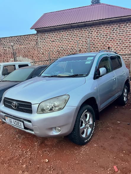A picture of RAV4 2007