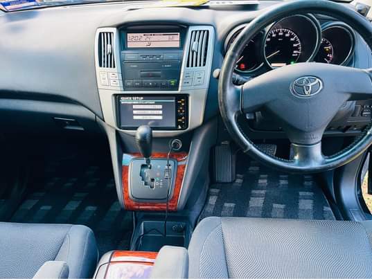 A picture of Toyota Harrier 2010 UBR series call 0705927712