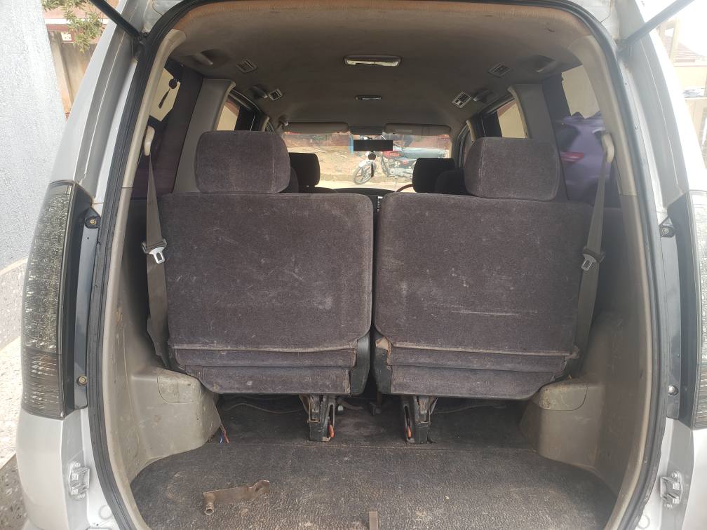 A picture of Toyota noah