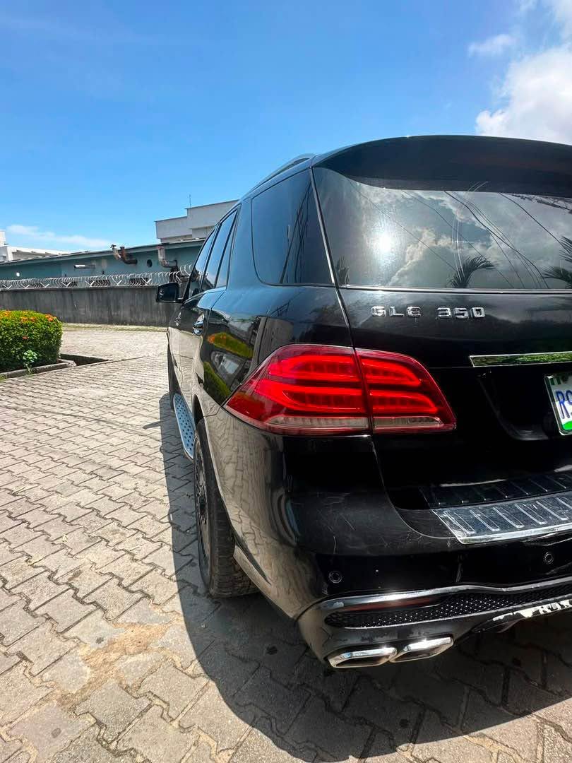 A picture of ML 350 2015 full option with 360 Camera
