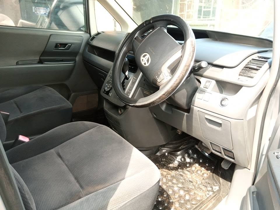 A picture of Toyota Noah