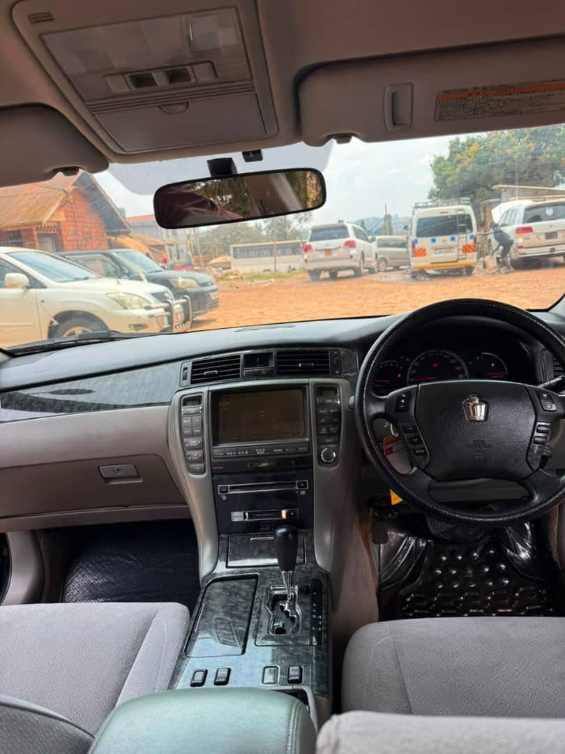 A picture of Toyota crown