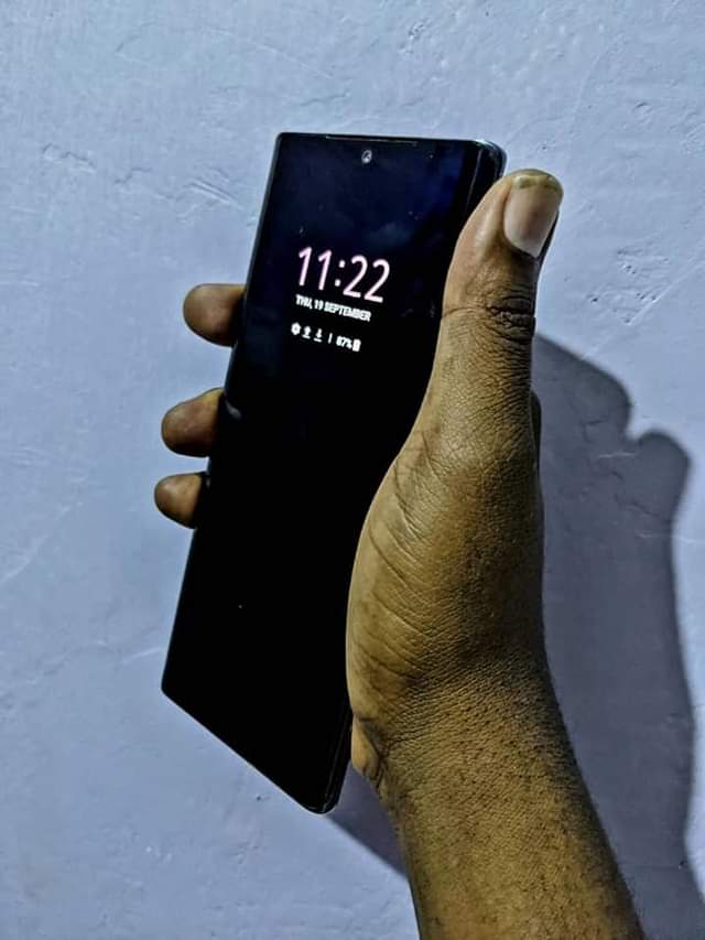 A picture of LG VELVET 128 GB RAM 8 TSH 250 000 0673587861